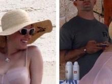 Katy Perry deixa bumbum à mostra durante viagem de férias