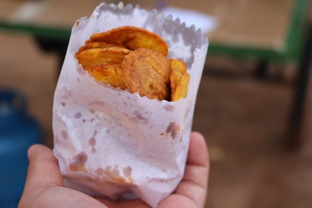 Rita Saraiva de Guajará-Mirim vende banana frita (Crédito: Júnior Freitas)