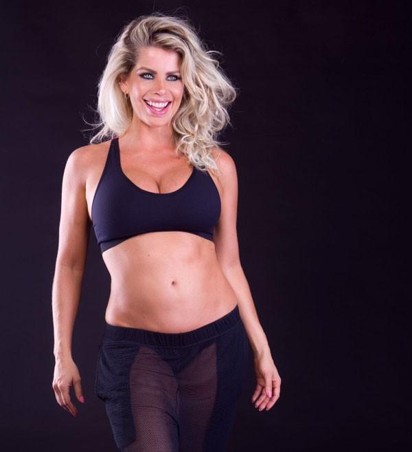 Karina Bacchi revela que recebe cantadas mesmo grávida