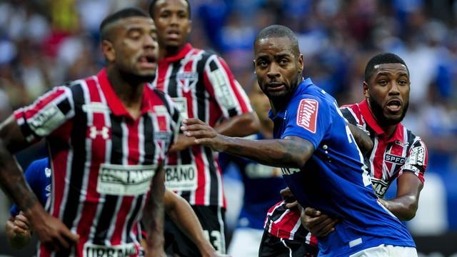 Cruzeiro estreia com vitória sobre São Paulo no Mineirão