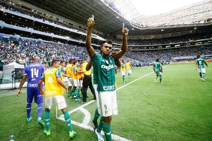 Palmeiras estreia Cuca com dois de Borja e goleada no Vasco