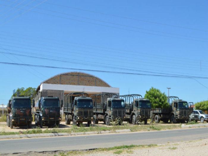 Comboio do Exército chega em Jaicós (Crédito: Portalsaibamais)