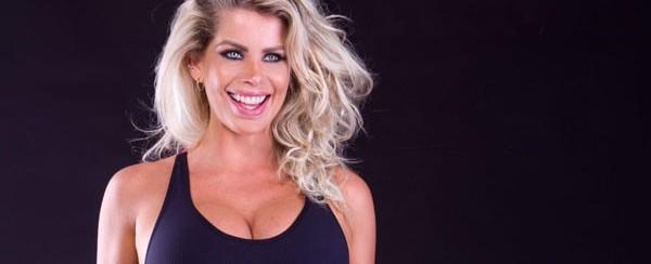 Karina Bacchi revela que recebe cantadas mesmo grávida