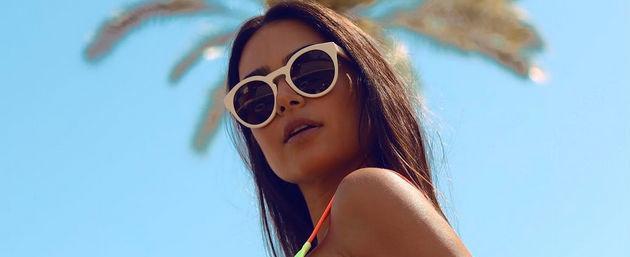 Thaila Ayala posa de maiô cavado e exibe taguagens "escondidas"