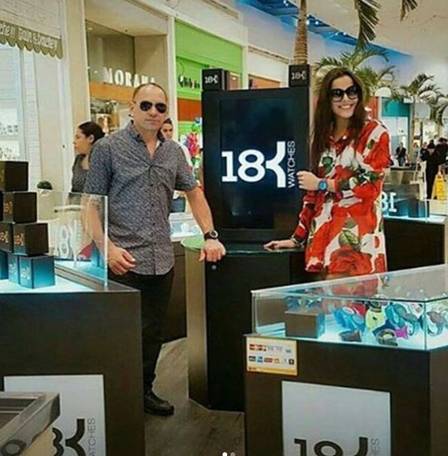 Emilly foi presenteada com relógios