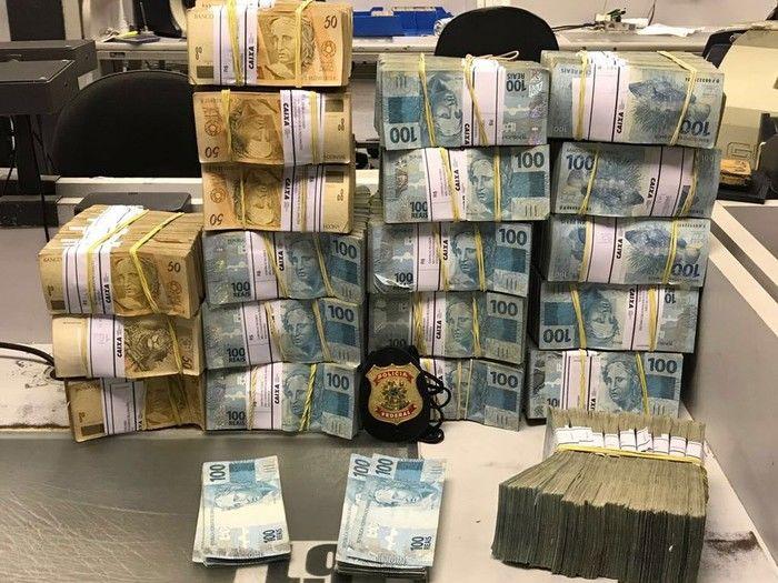 Dinheiro apreendido pela Polícia Federal na Operação Patmos
