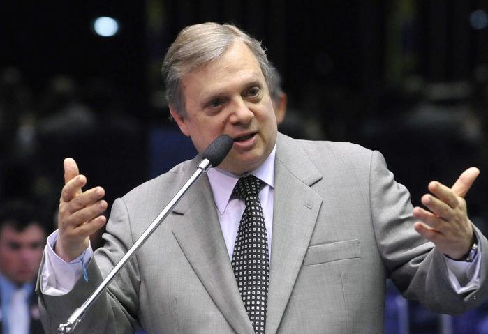Tasso Jereissati assume interinamente a presidência do PSDB