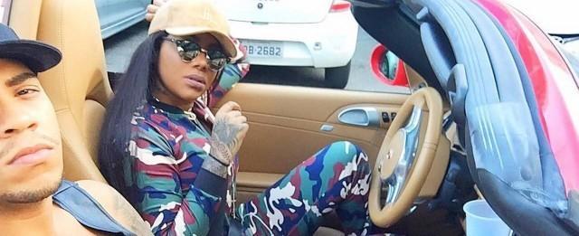 Ludmilla mostra carrão conversível que comprou por R$ 400 mil