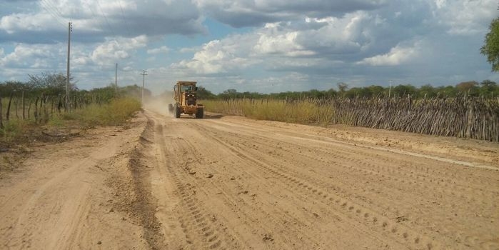 Prefeitura de Massapê inicia recuperação de estradas na zona rural