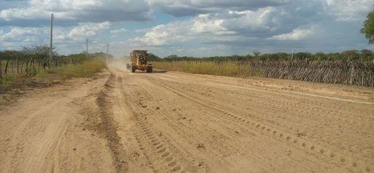 Prefeitura de Massapê inicia recuperação de estradas na zona rural