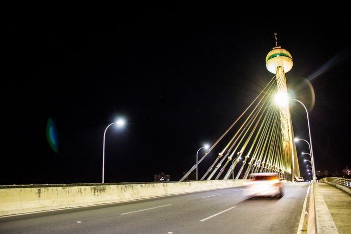 Ponte Estaiada recebe iluminação para alertar sobre o Maio Amarelo (Crédito: Divulgação)