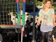 Apresentadora Fernanda Gentil passeia com namorada e filhos