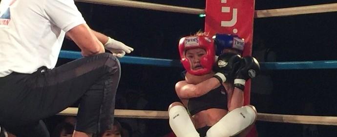 Japonesa de 12 anos finaliza rival com o dobro da sua idade em luta