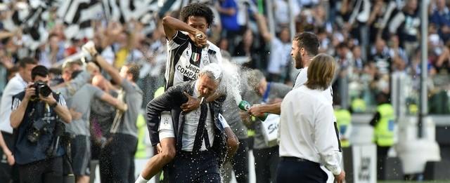 Juventus vence rival por 3 a 0 e leva o hexa