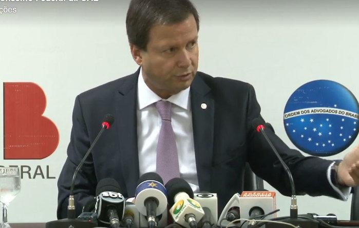 Claudio Lamachia durante coletiva de imprensa