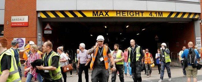 Shopping de Manchester é esvaziado após relatos de estrondo