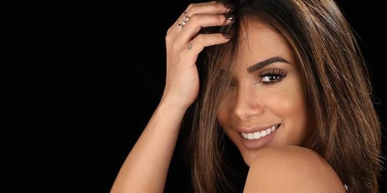 Anitta chega a 20 mi de seguidores e quase empata com Marquezine