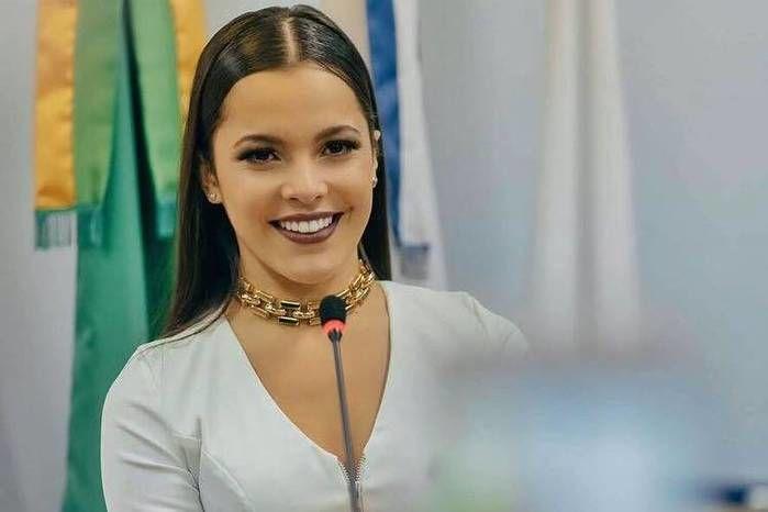 Emilly recebe homenagem por “coragem e determinação” no “BBB17”