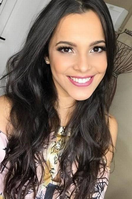 Ex-BBB Emilly tem planos de comprar apartamento luxuoso no RJ