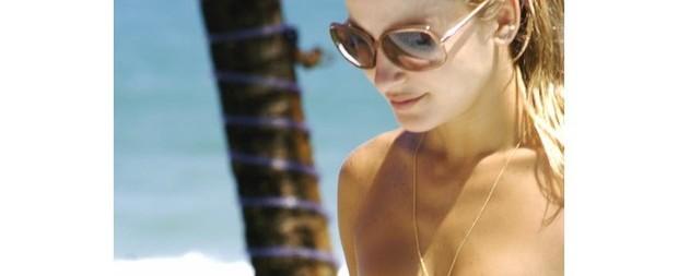 Claudia Leitte surge de biquíni nas redes sociais e exibe corpão
