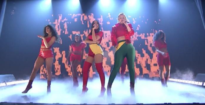 Anitta brilha ao lado de Iggy Azalea em programa de TV americano