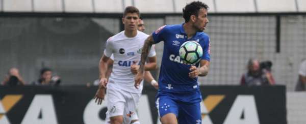 Cruzeiro vence o Santos na Vila Belmiro e chega a vice-liderança