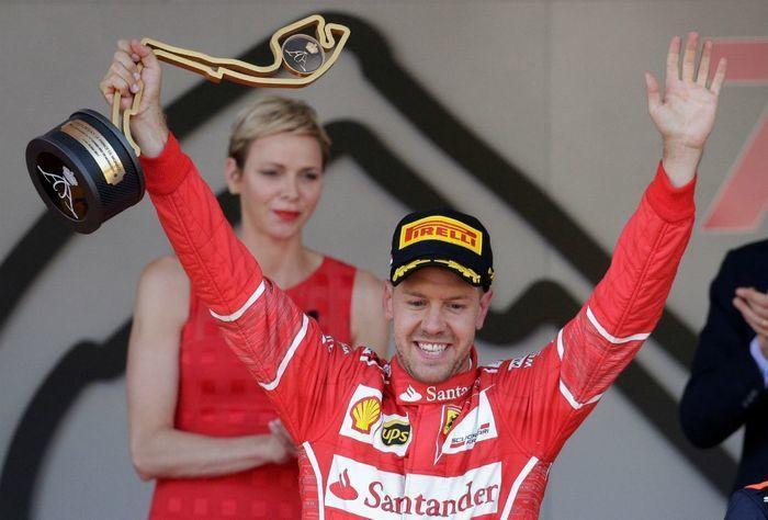 Vettel supera Raikkonen nos boxes e vence em Mônaco