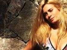 Carolina Dieckmann posta foto de biquíni e ganha vários elogios