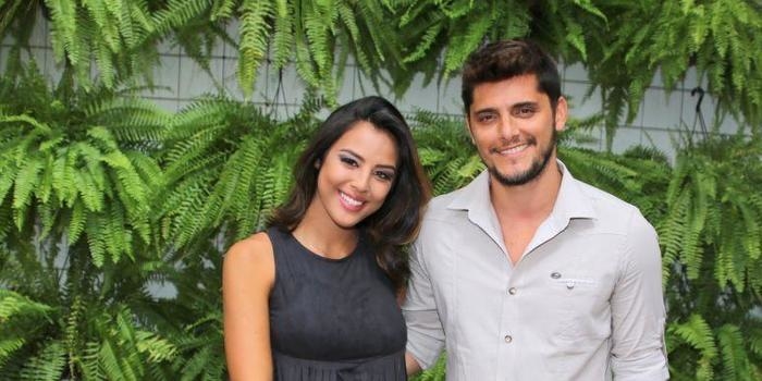 Yanna Lavigne reata namoro com Bruno Gissoni após filha nascer