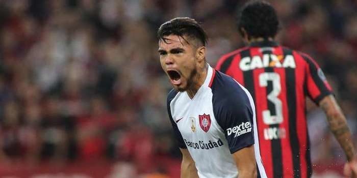 Atlético-PR perde em casa e tem vaga ameaçada na Libertadores