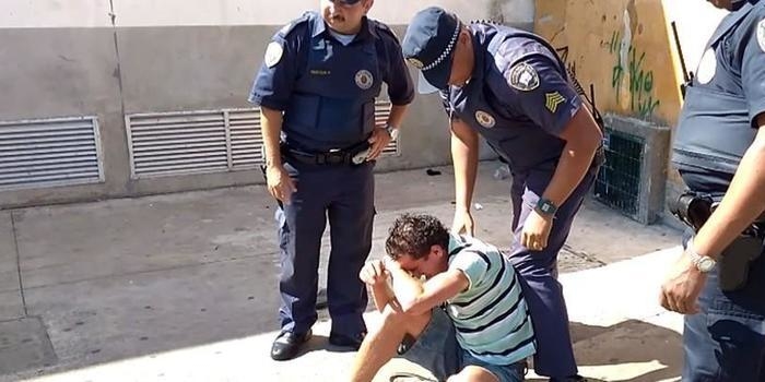 Três Guardas Municipais agridem morador de rua em SP
