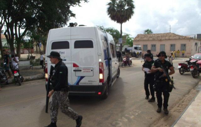 Policiais garantem a segurança do local (Crédito: Jornalesp)