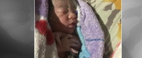 Mulher dá à luz em casa após hospital mandá-la embora por 4 vezes