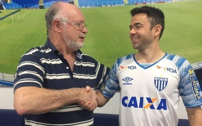 Laterla esquerdo Juan agora é do Avaí