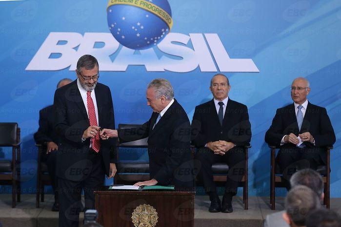 Temer dá posse a Torquato Jardim