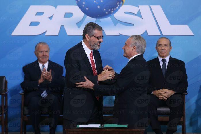 Temer dá posse a Torquato Jardim