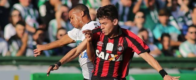 Coritiba fica no empate com o Atlético-PR e levanta a taça