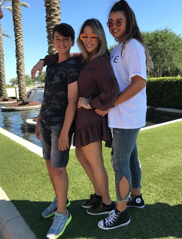 Carla Perez e os filhos