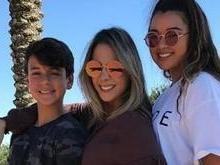 Carla Perez posa com os 2 filhos e impressiona: 'Amores da mamãe!'