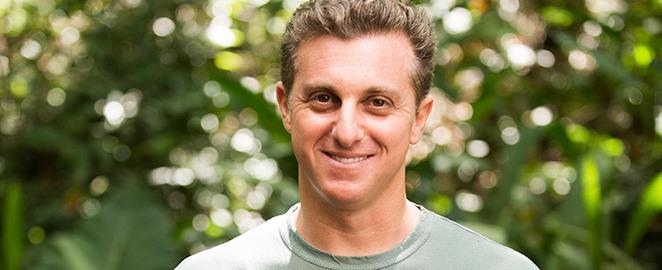 Luciano Huck nega ter oferecido R$ 6 milhões para escola de samba