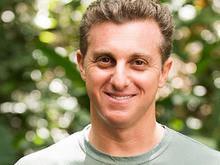 Luciano Huck nega ter oferecido R$ 6 milhões para escola de samba