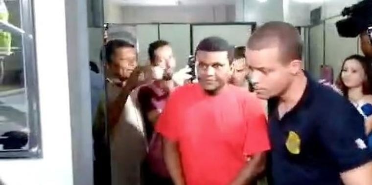 Para não exibir vídeo íntimo de padre, vereador cobrou R$ 200 mil