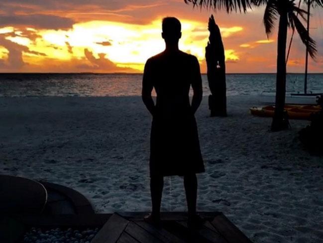 Justin Bieber fazendo xixi