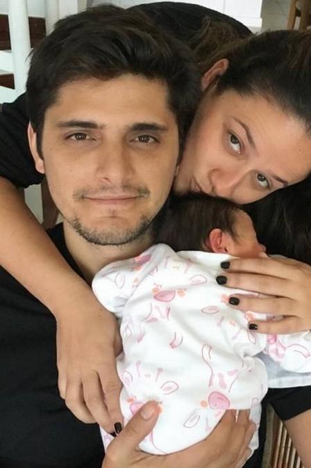 Amiga posta foto com Bruno Gissoni com a filha Madalena
