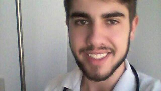 Jovem foi preso em flagrante se passando por médico (Crédito: Reprodução)
