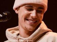 Justin Bieber aparece em foto fazendo xixi e seguidores repercutem