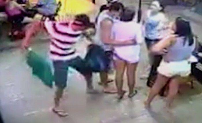 Homem tenta matar ex-mulher a facadas em bar do Rio de Janeiro