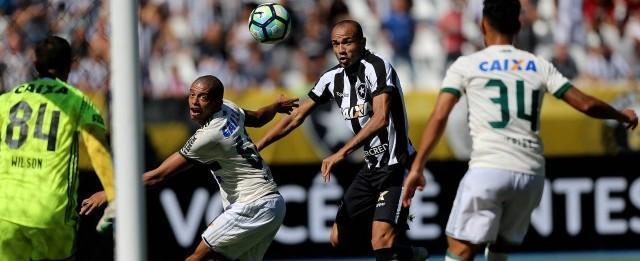 Botafogo e Coritiba empatam com placar de 2 a 2 no Engenhão