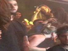 Vídeo:Bruna Marquezine dança em cima de mesa em boate de Las Vegas
