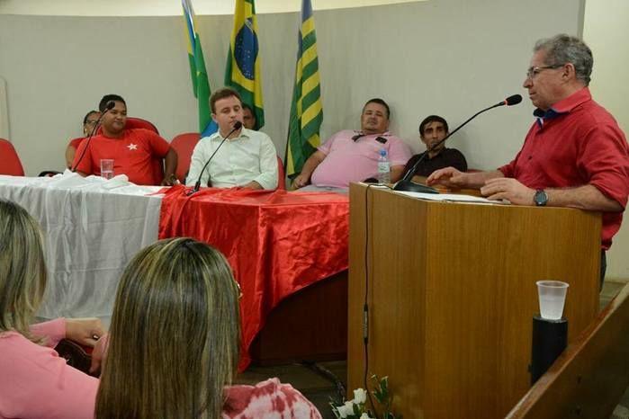 Deputado Assis Carvalho parabenizou o novo Diretório (Crédito: Adriano Sousa)